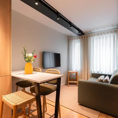 Modern Duplex With Balcony By Hostwise Πόρτο