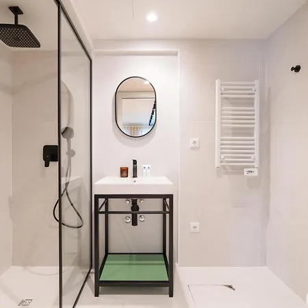 Modern Duplex With Balcony By Hostwise Porto