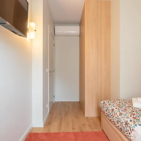 Modern Duplex With Balcony By Hostwise Vakantiehuis