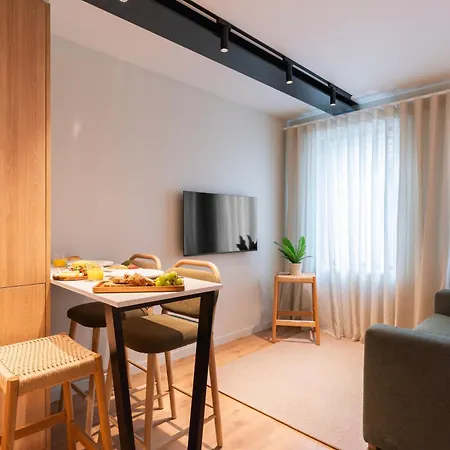 Modern Duplex With Balcony By Hostwise Hébergement de vacances