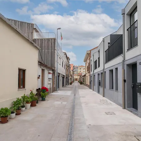 Modern Duplex With Balcony By Hostwise Oporto