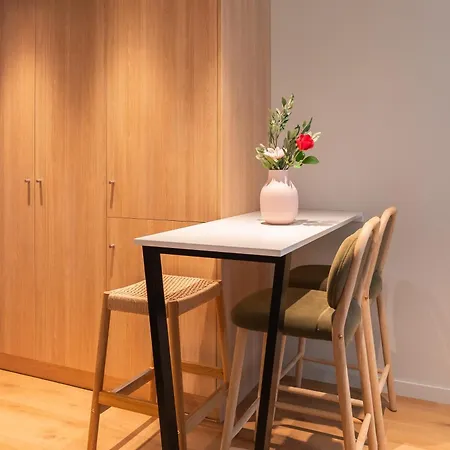 Modern Duplex With Balcony By Hostwise Oporto