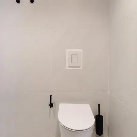 Modern Duplex With Balcony By Hostwise Vakantiehuis *