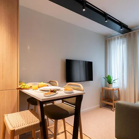 Modern Duplex With Balcony By Hostwise * Porto