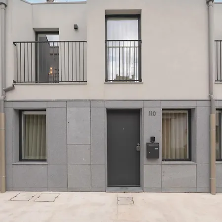 Modern Duplex With Balcony By Hostwise Oporto