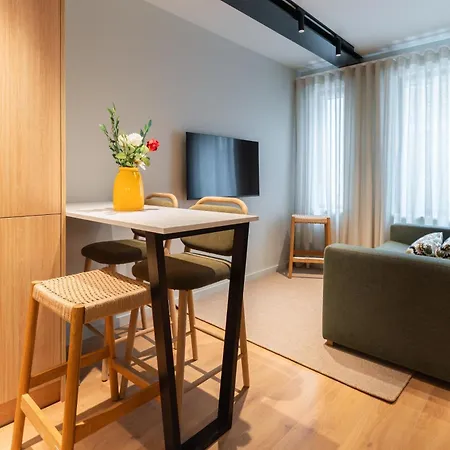 Modern Duplex With Balcony By Hostwise Vakantiehuis Porto