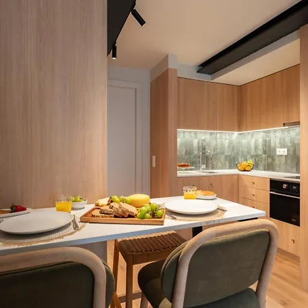 Modern Duplex With Balcony By Hostwise Oporto