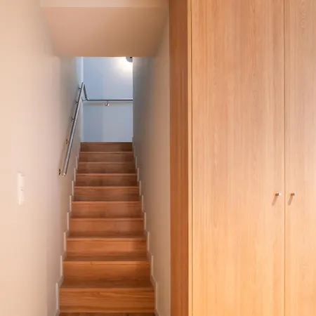 Modern Duplex With Balcony By Hostwise * Oporto