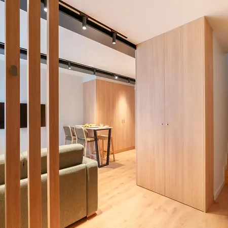 Modern Duplex With Balcony By Hostwise Vakantiehuis *