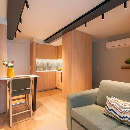 Vakantiehuis Modern Duplex With Balcony By Hostwise *